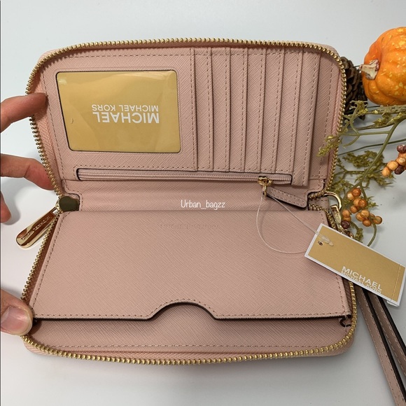 Michael Kors JST Large Flat Phone Wallet - Picture 6 of 7